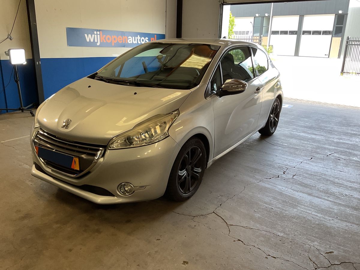 Peugeot 208 2012