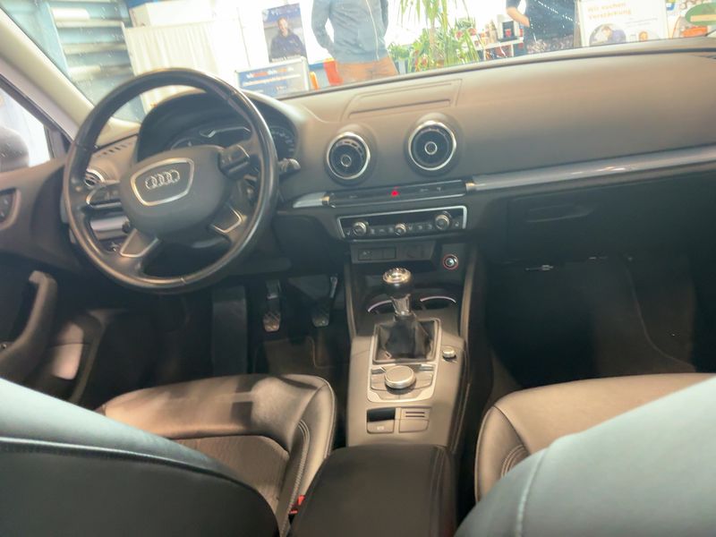 Audi A3 Sportback 2.0 TDI Ambiente 2015 – снимка 17