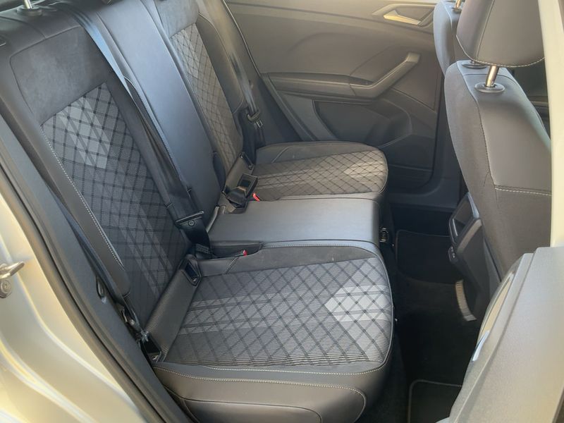 Volkswagen T-Cross 1.0 TSI R-Line — zdjęcie 14