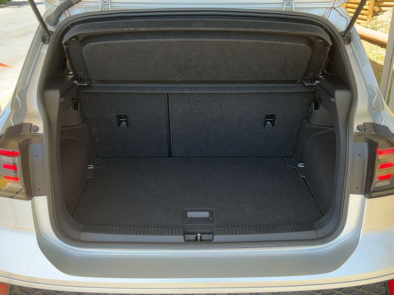 Volkswagen T-Cross 1.0 TSI R-Line — zdjęcie 10