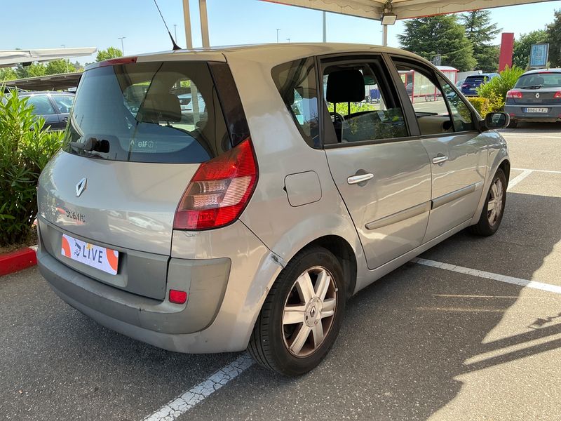 Renault Megane 1.5 dCi Dynamique Confort — zdjęcie 2