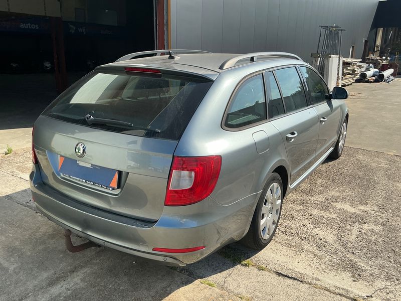 Skoda Superb 1.6 TDI GreenLine 2012 – снимка 2