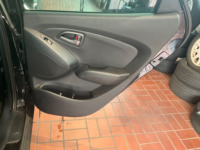 Hyundai ix35 1.6 Trend Blue 2WD 2014 – снимка 39