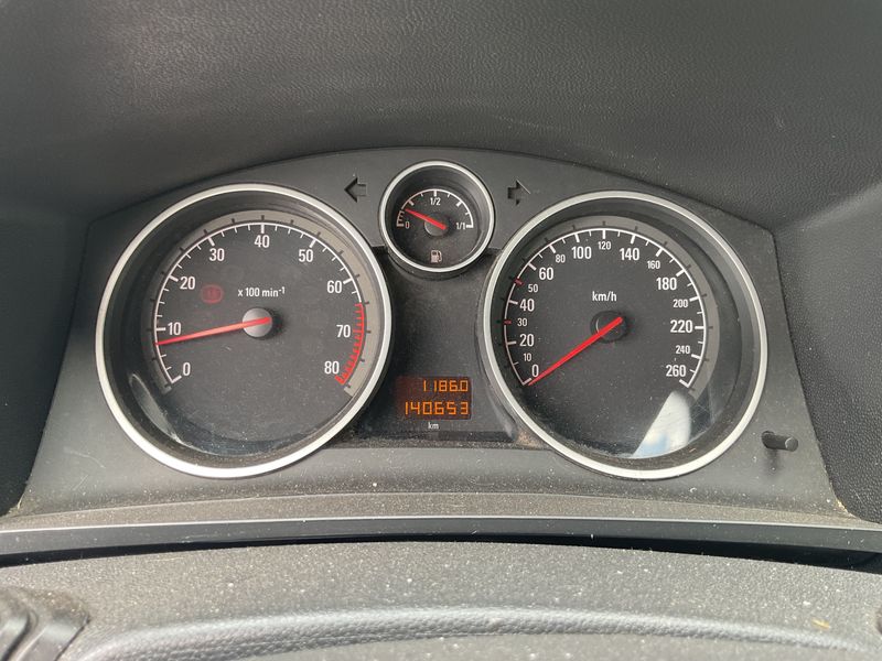 Opel Zafira 1.6 Family Plus — zdjęcie 4