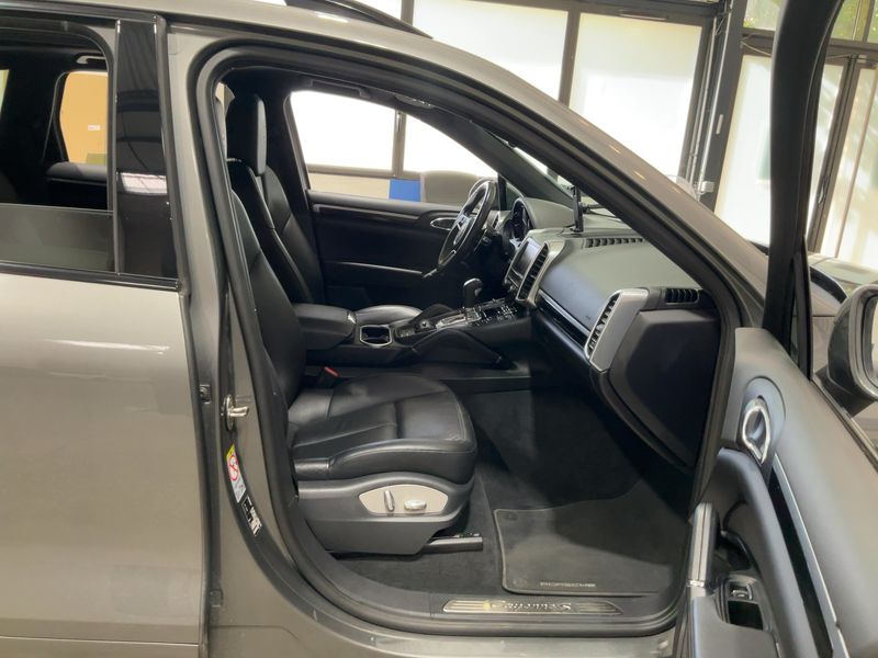 Porsche Cayenne S E-Hybrid — zdjęcie 11