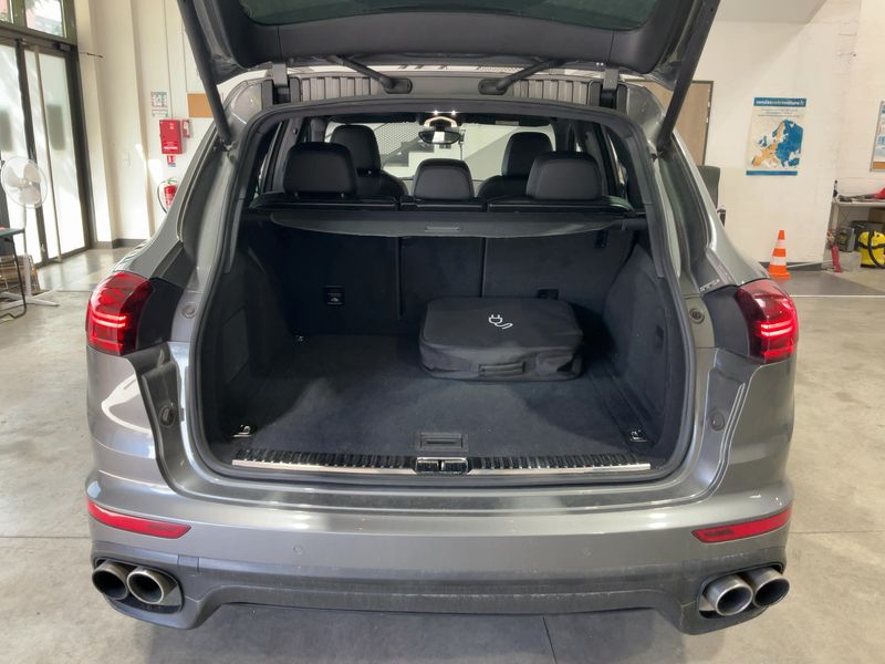 Porsche Cayenne S E-Hybrid — zdjęcie 10