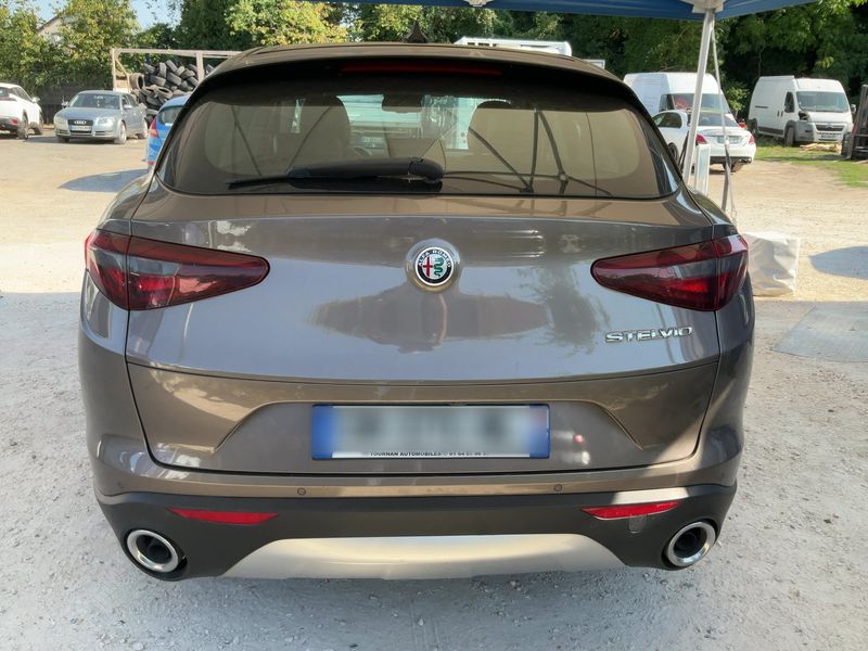 Alfa Romeo Stelvio 2.2 JTDM Super 2WD — zdjęcie 5