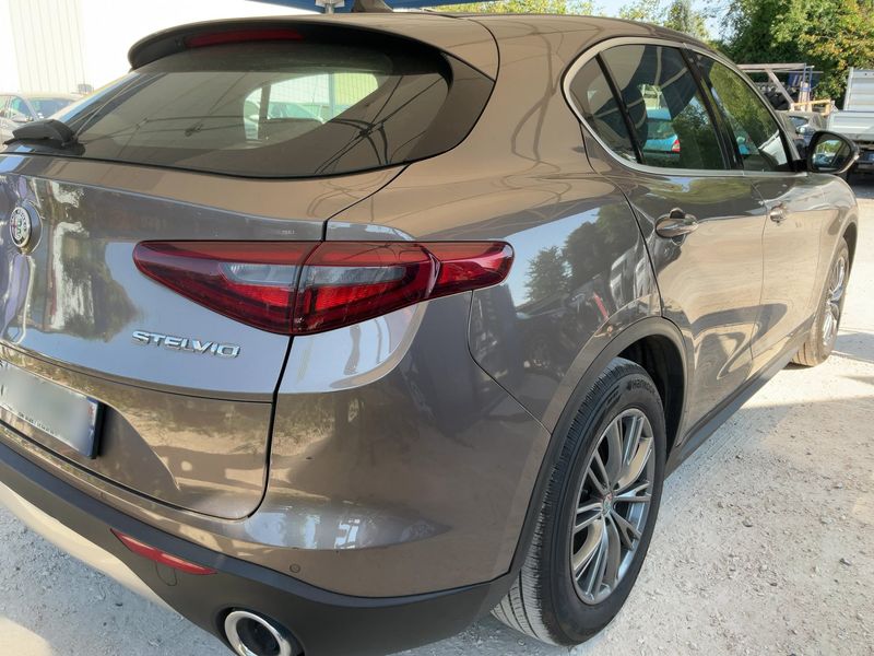 Alfa Romeo Stelvio 2.2 JTDM Super 2WD — zdjęcie 6