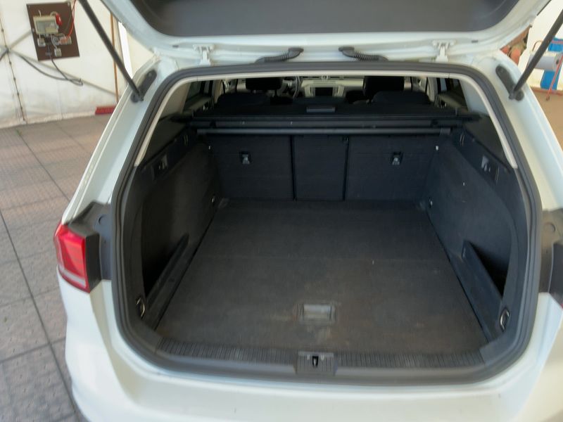 Volkswagen Passat 1.6 TDI Trendline BlueMotion Tech 2016 – снимка 15