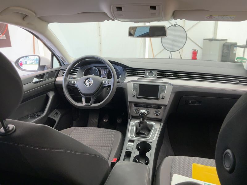 Volkswagen Passat 1.6 TDI Trendline BlueMotion Tech 2016 – снимка 17