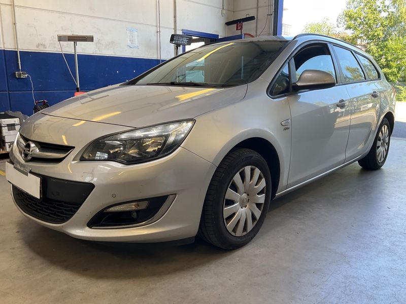 Opel Astra 1.4 Turbo Active 2013 – снимка 1