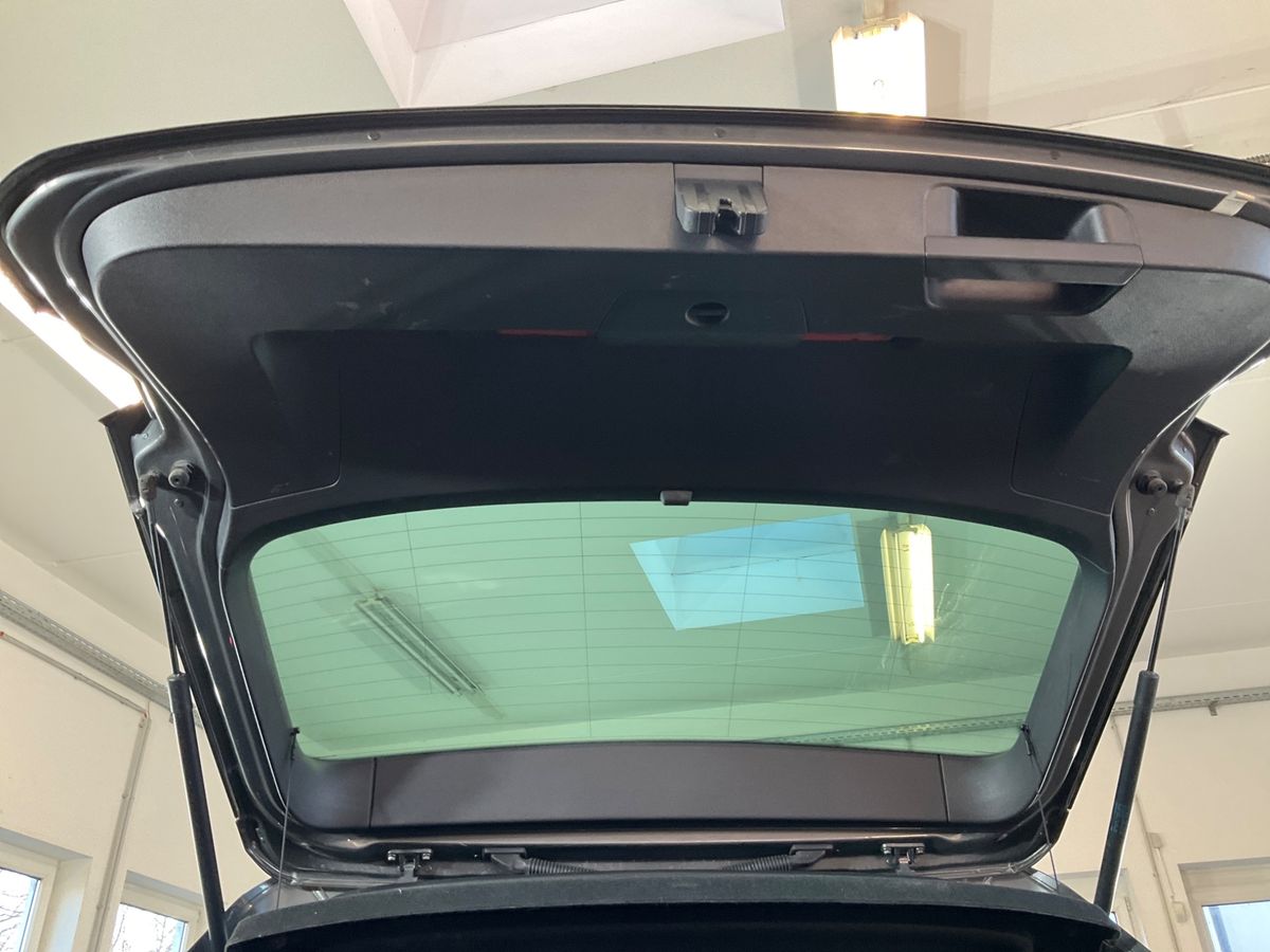 Volkswagen Tiguan 2018 — photo 47