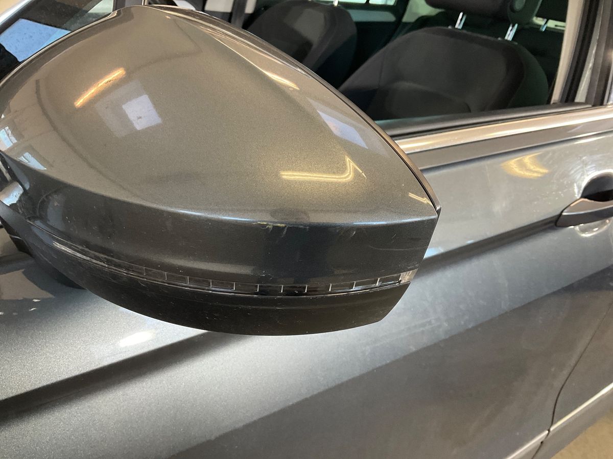Volkswagen Tiguan 2018 — photo 49