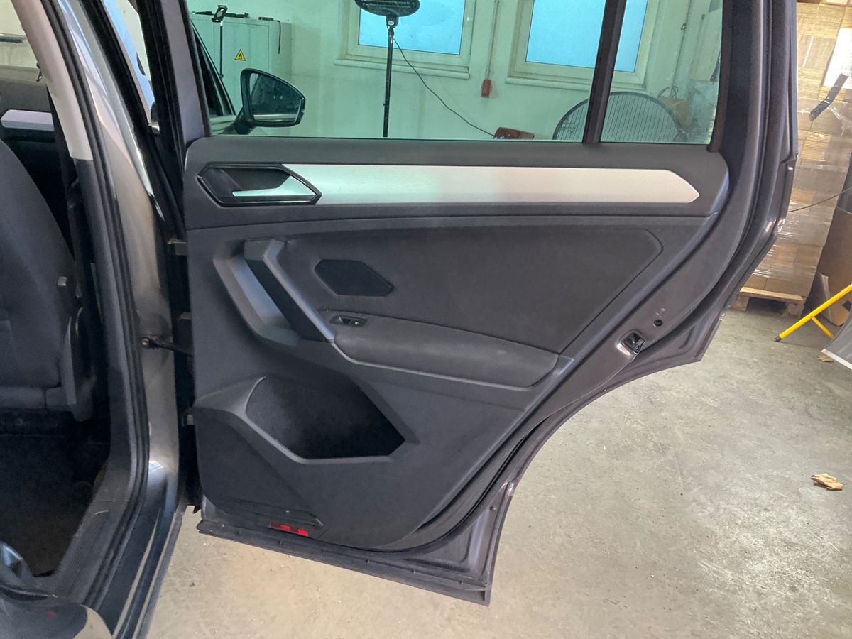 Volkswagen Tiguan 2018 — photo 41