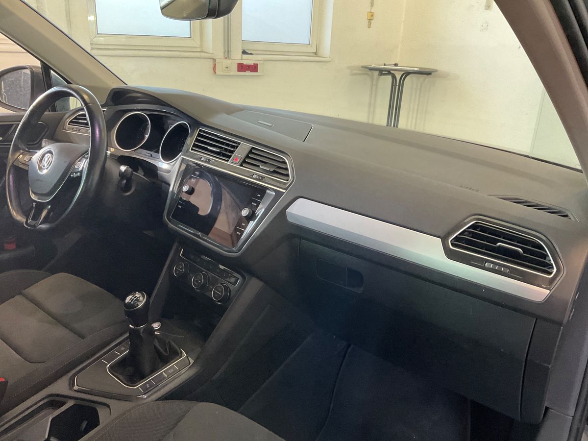 Volkswagen Tiguan 2018 — photo 37