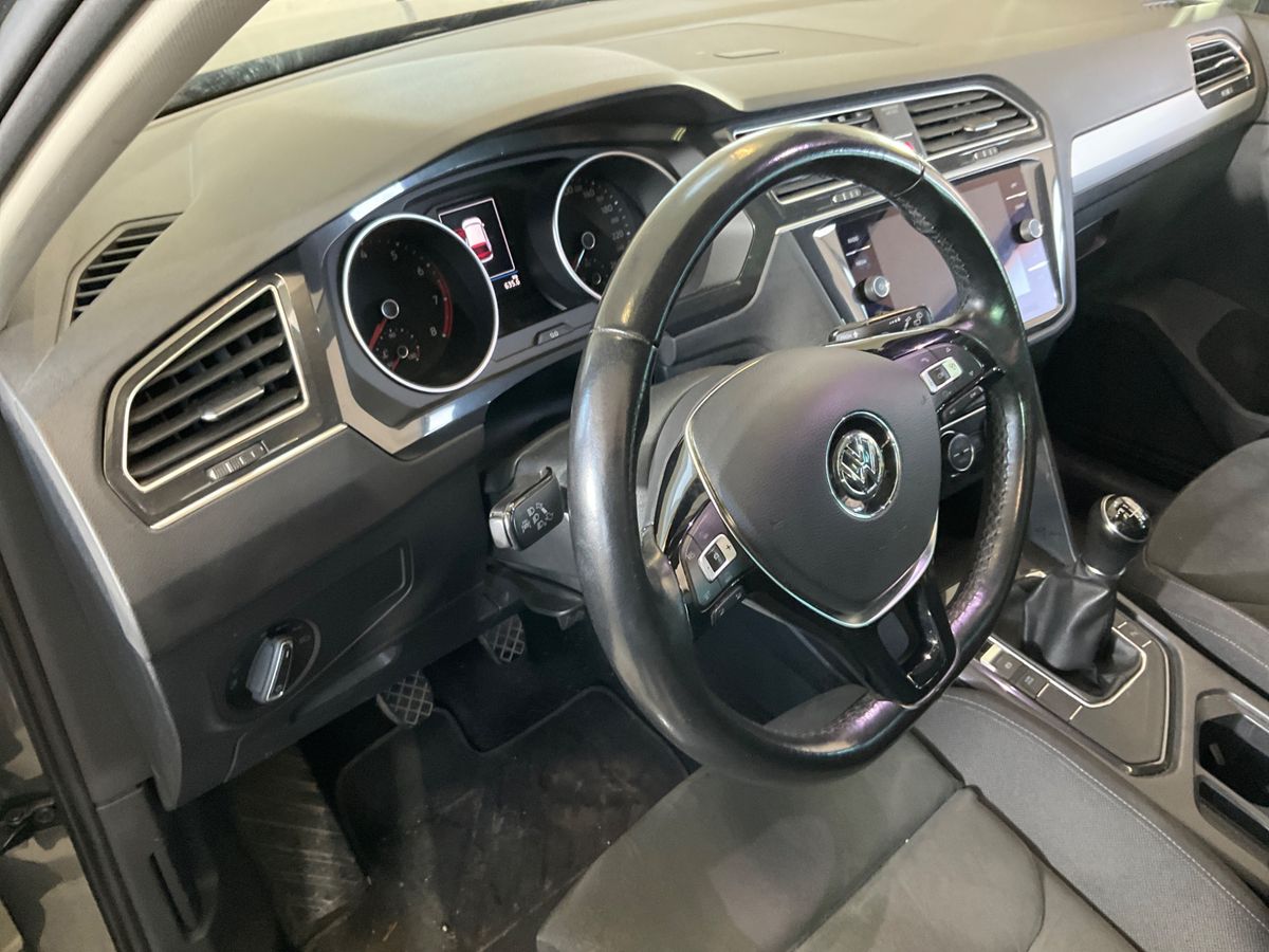 Volkswagen Tiguan 2018 — photo 46