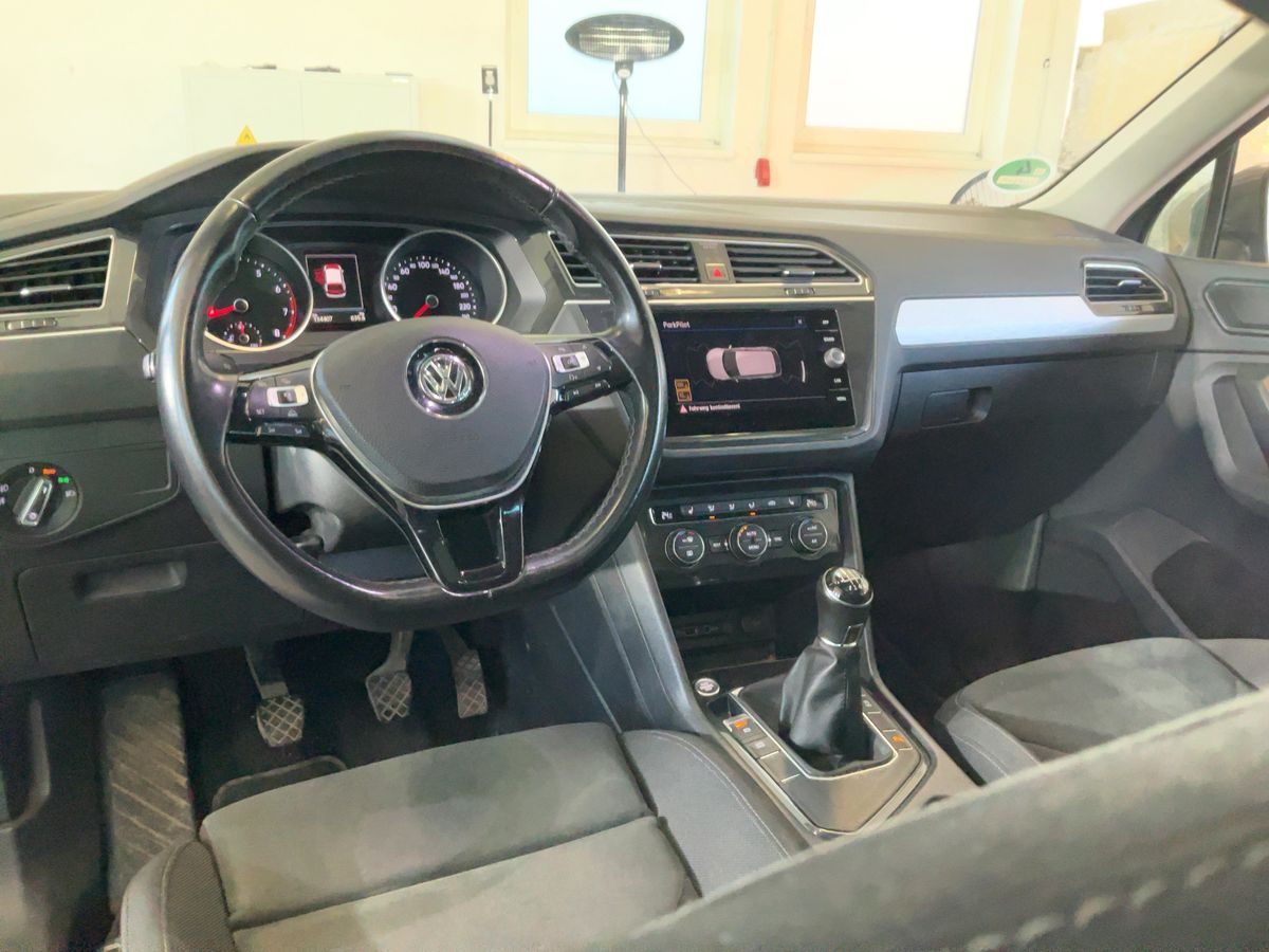 Volkswagen Tiguan 2018 — photo 19