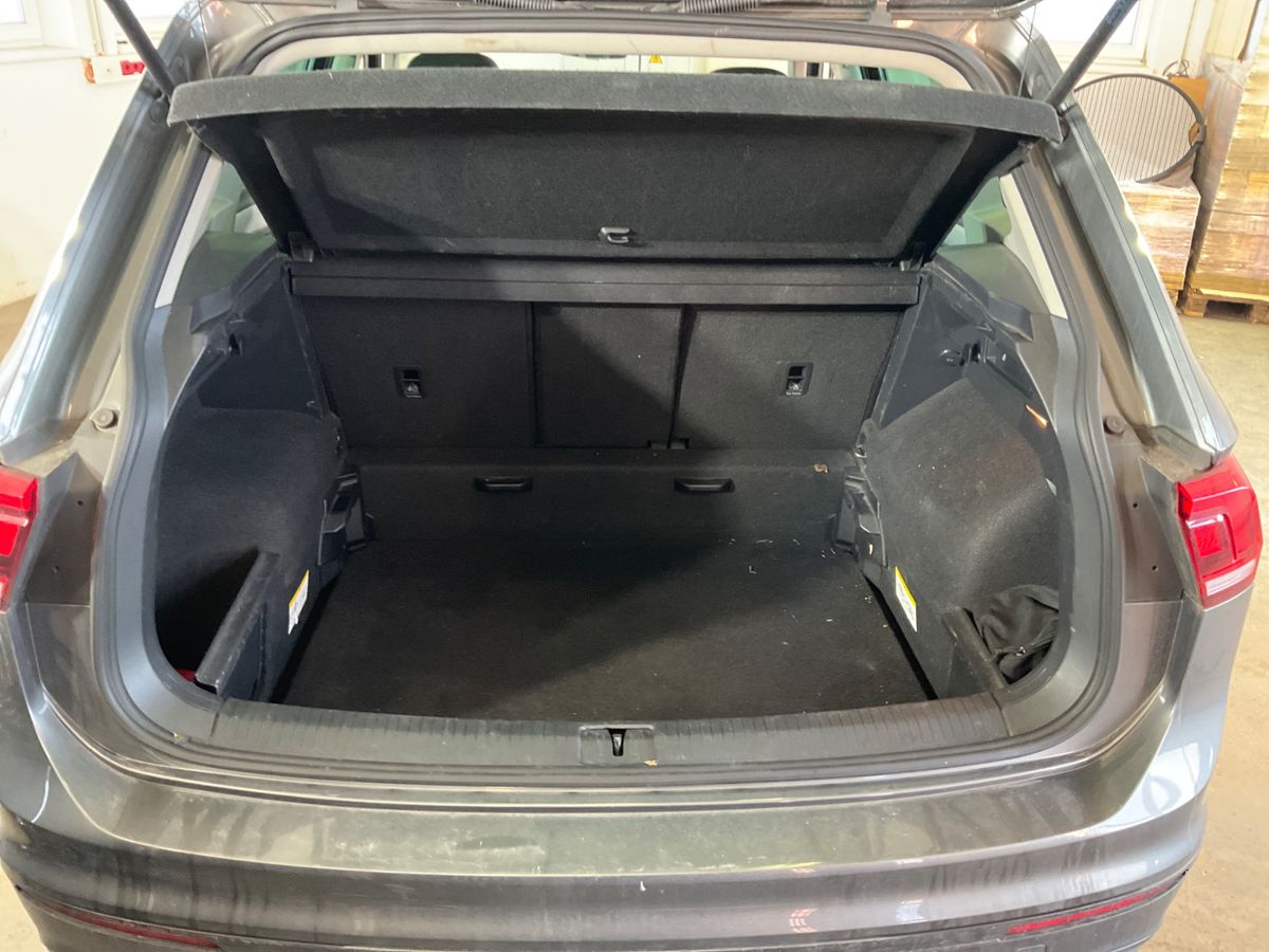 Volkswagen Tiguan 2018 — photo 48