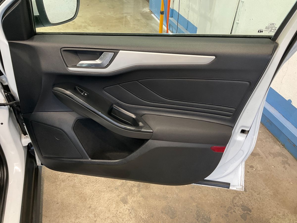 Ford Focus 2019 — photo 30