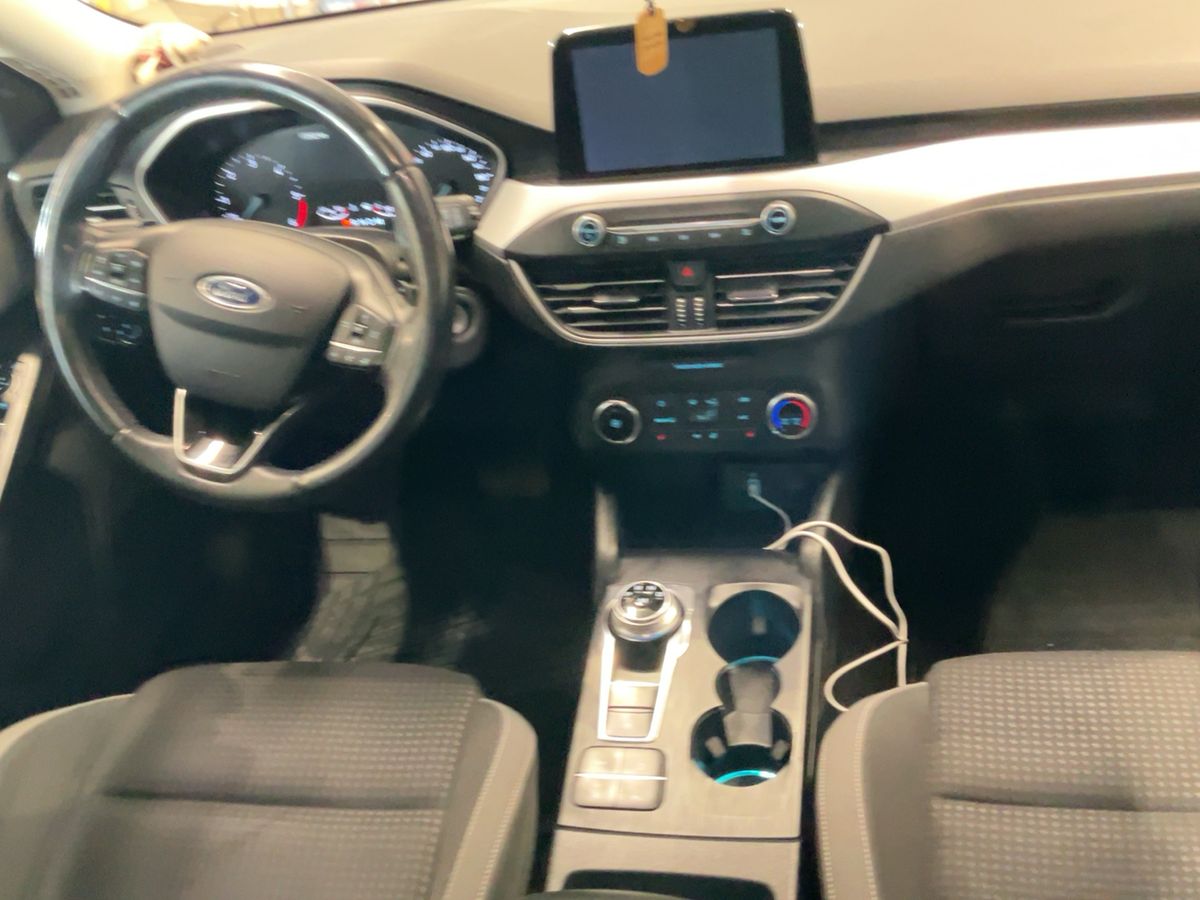Ford Focus 2019 — photo 18