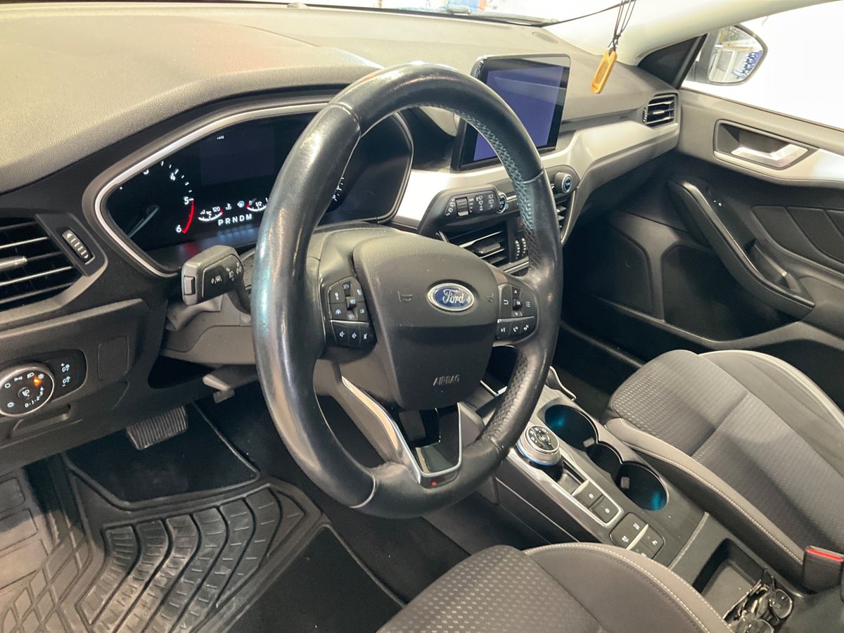 Ford Focus 2019 — photo 28