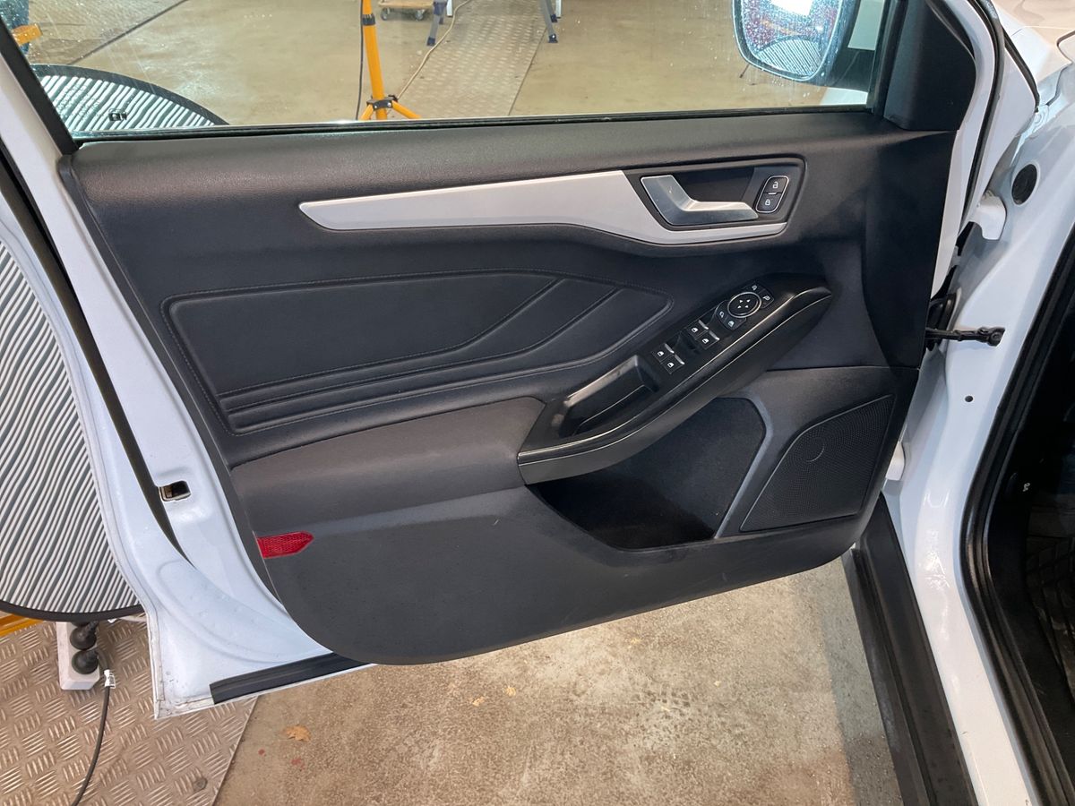 Ford Focus 2019 — photo 27