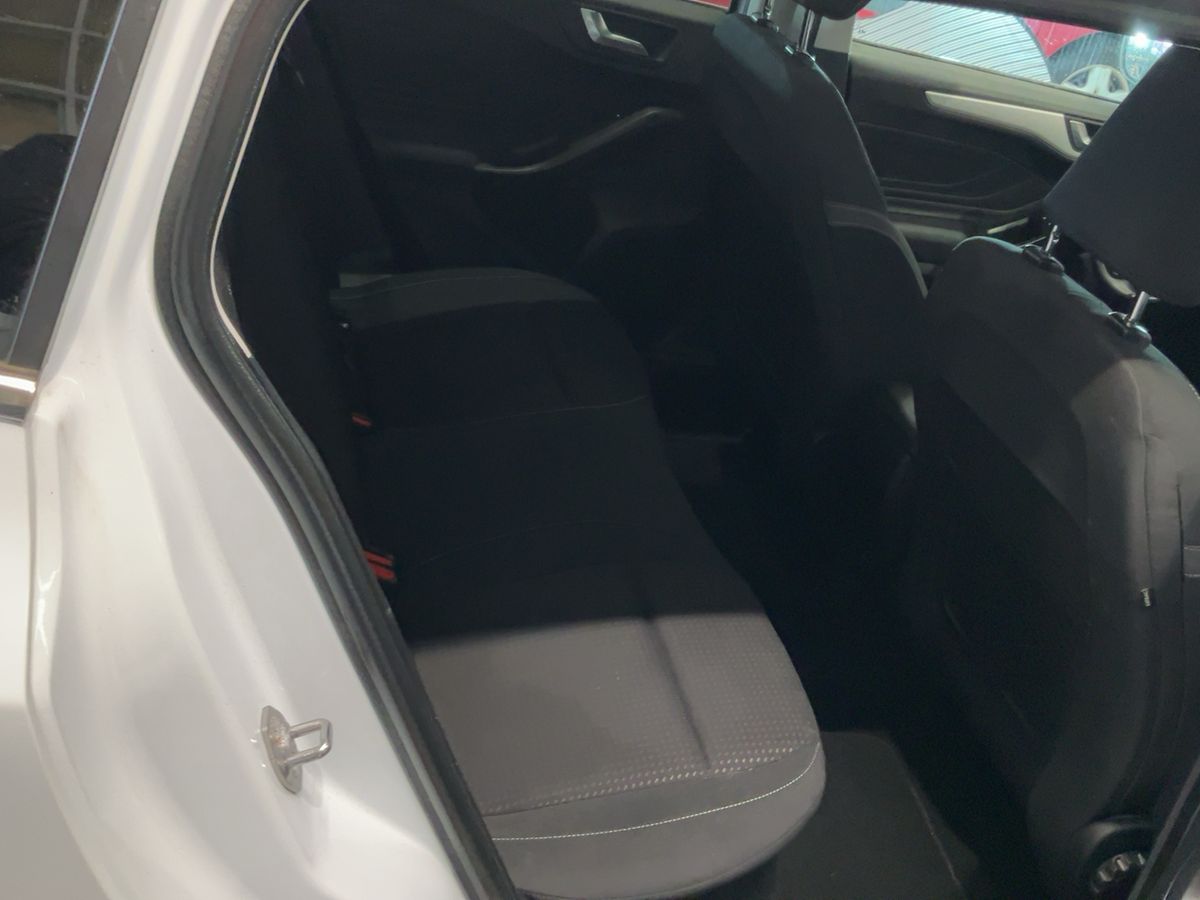Ford Focus 2019 — photo 20