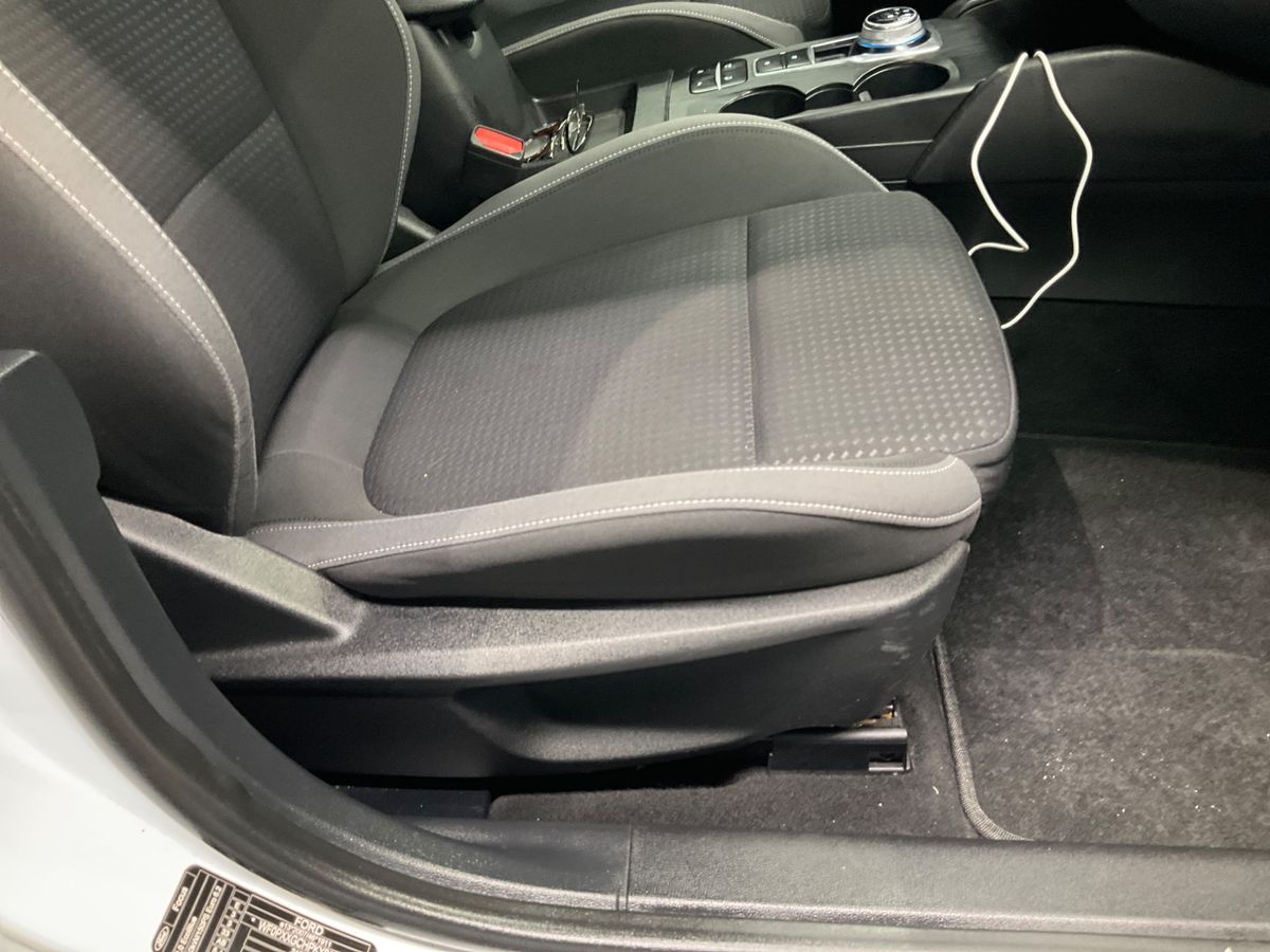 Ford Focus 2019 — photo 31