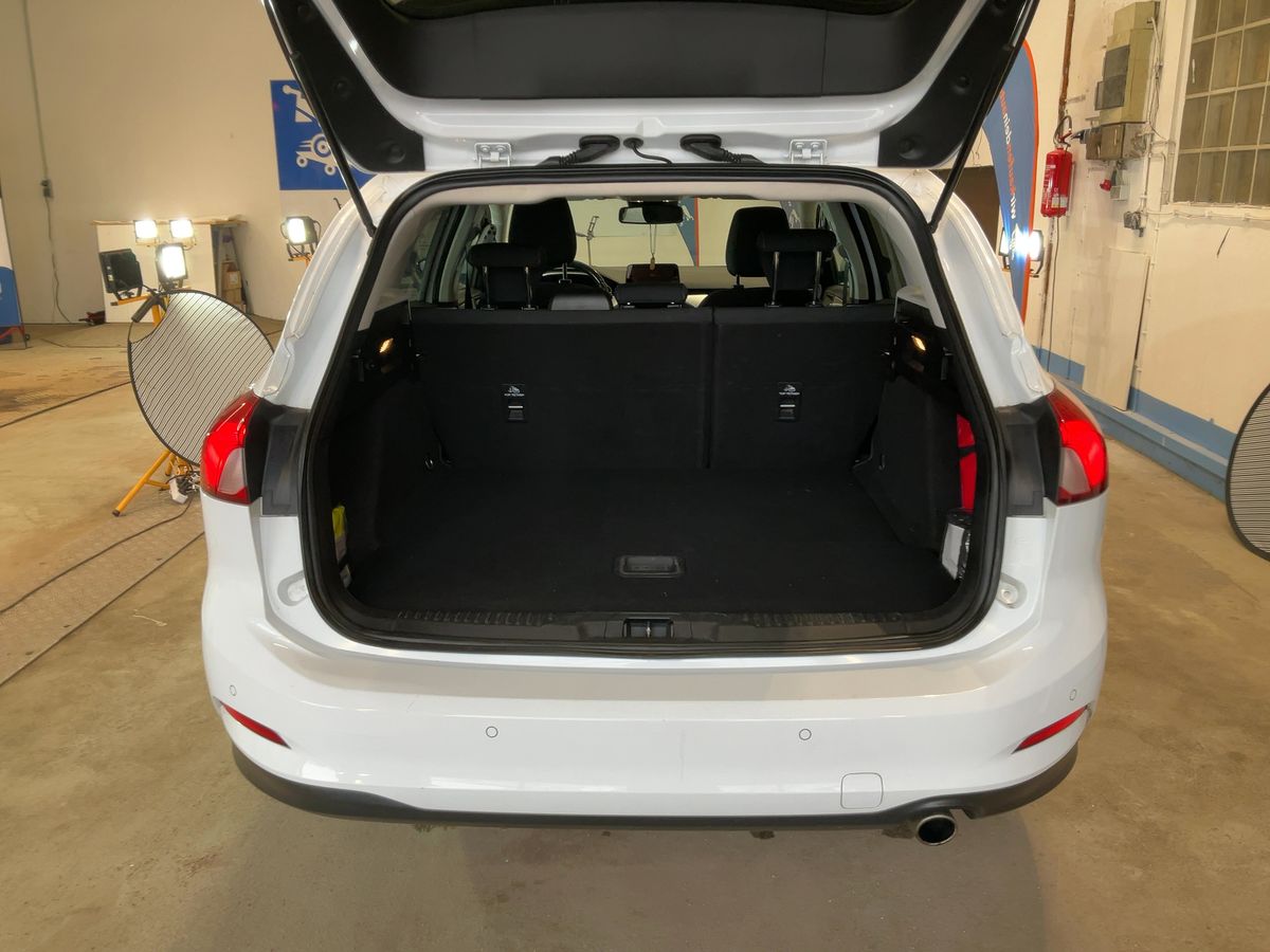 Ford Focus 2019 — photo 16