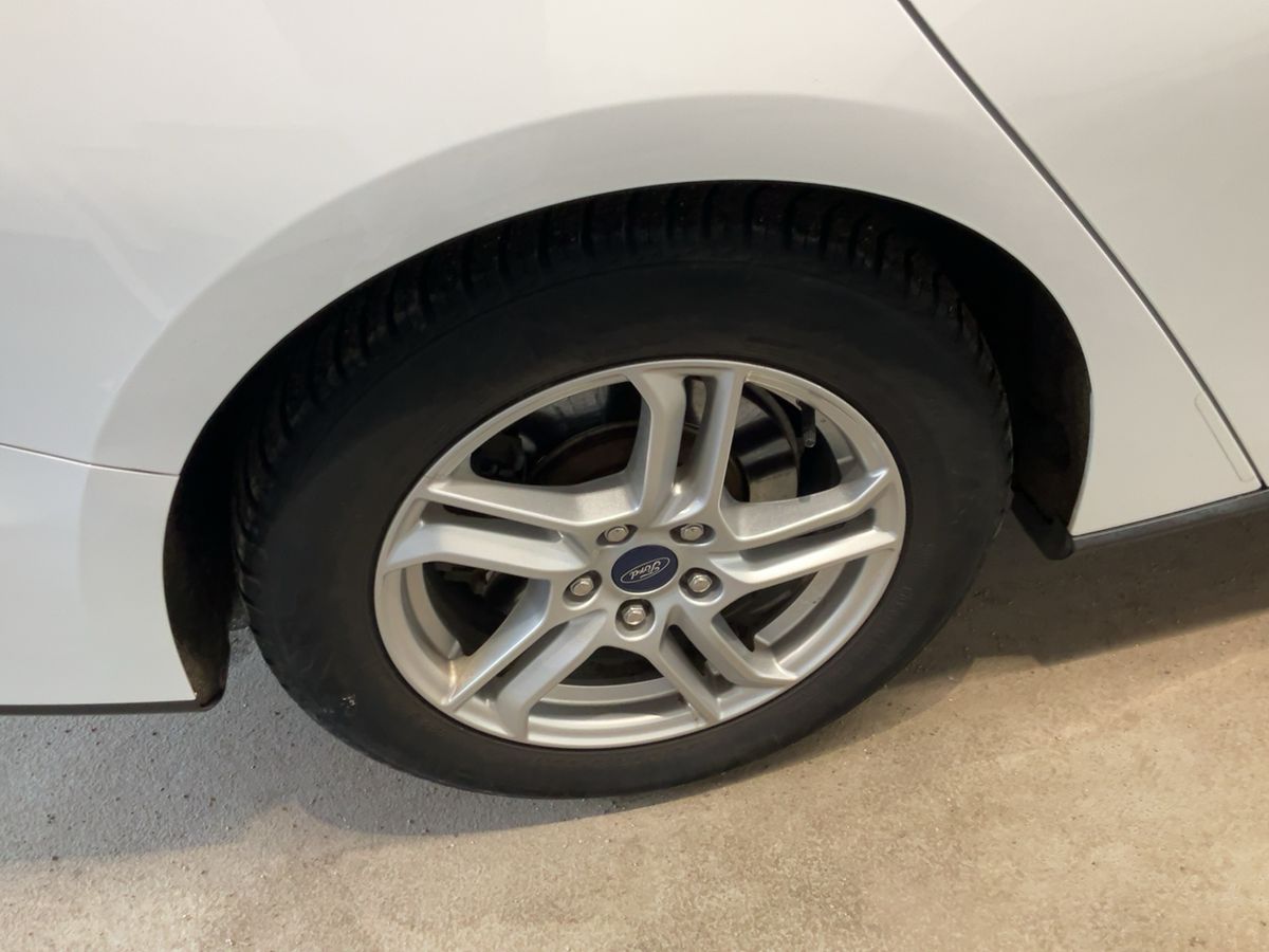 Ford Focus 2019 — photo 10
