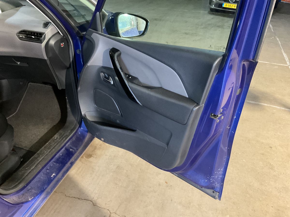 Citroen C4 2017 — photo 33