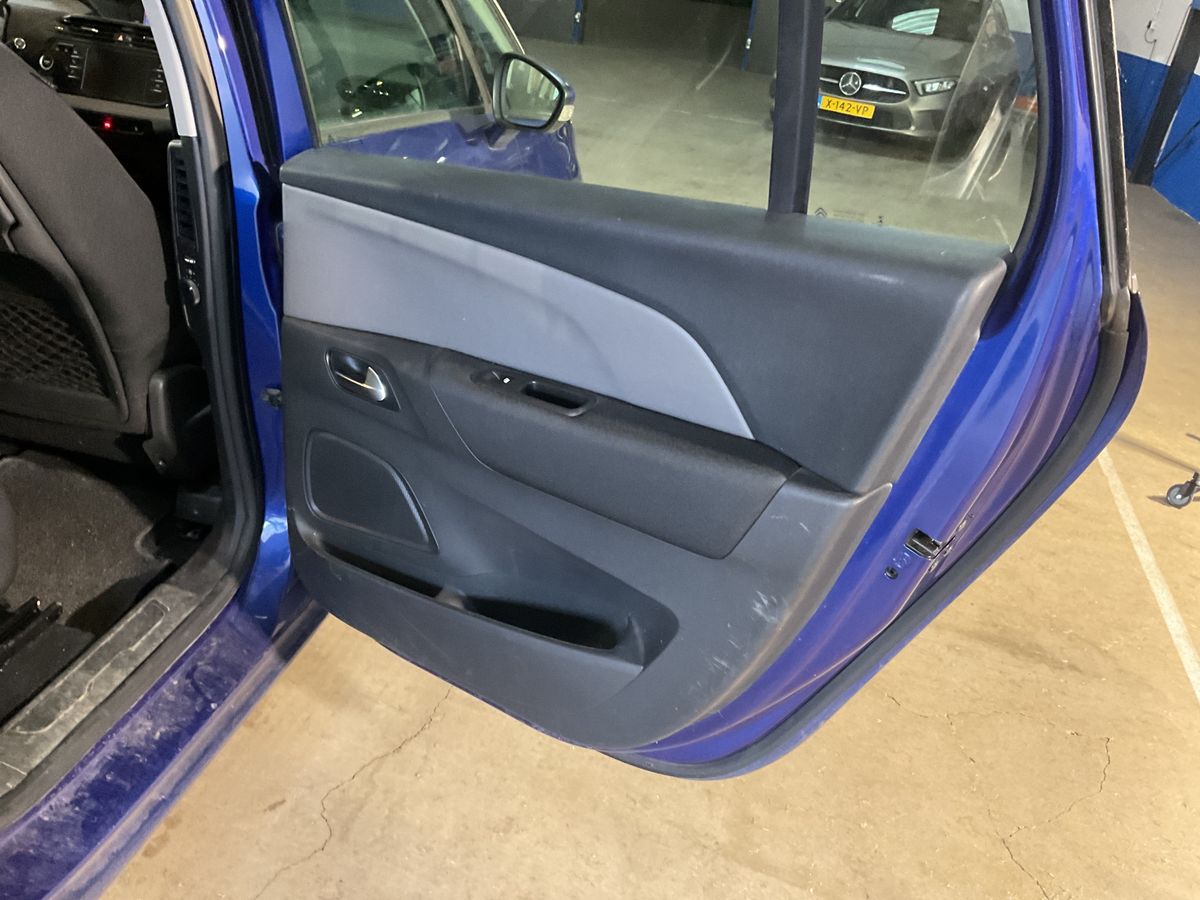 Citroen C4 2017 — photo 28
