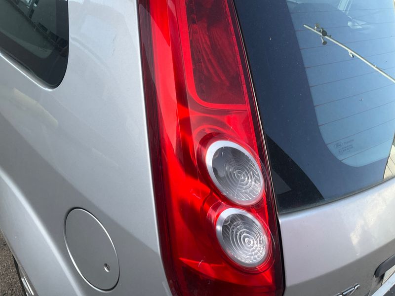 Ford Fiesta 1.4 TDCi Ambiente 2009 – снимка 12