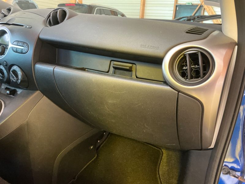 Mazda 2 1.4 Diesel CD Elegance 2010 – снимка 26