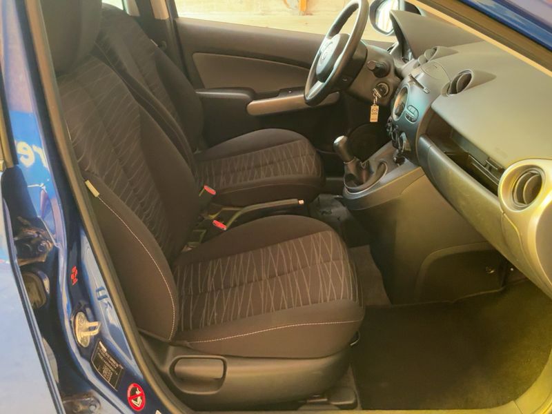 Mazda 2 1.4 Diesel CD Elegance — zdjęcie 11