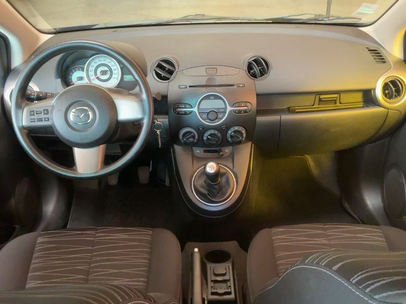 Mazda 2 1.4 Diesel CD Elegance — zdjęcie 12