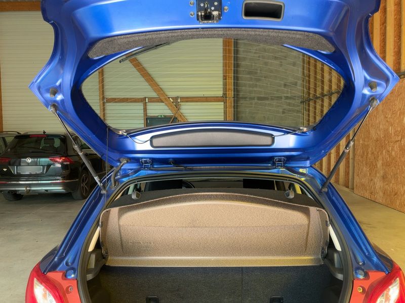 Mazda 2 1.4 Diesel CD Elegance — zdjęcie 10