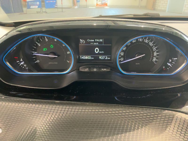 Peugeot 2008 1.2 PureTech Allure — zdjęcie 13