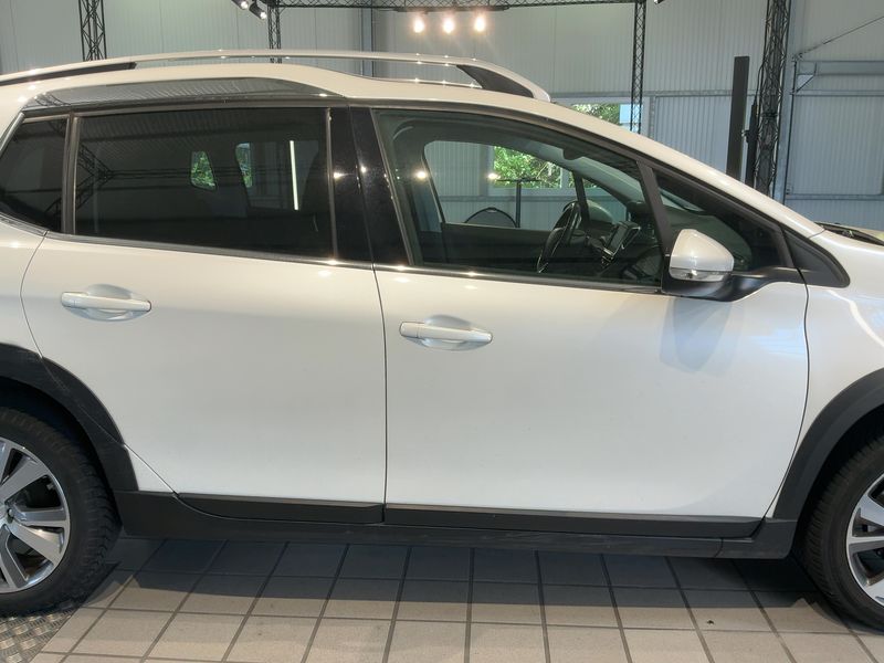 Peugeot 2008 1.2 PureTech Allure — zdjęcie 7