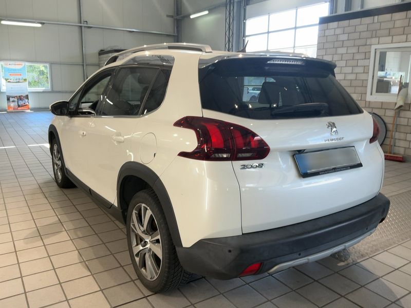 Peugeot 2008 1.2 PureTech Allure — zdjęcie 3
