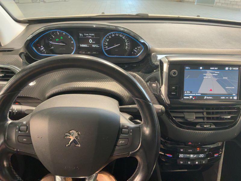 Peugeot 2008 1.2 PureTech Allure — zdjęcie 12