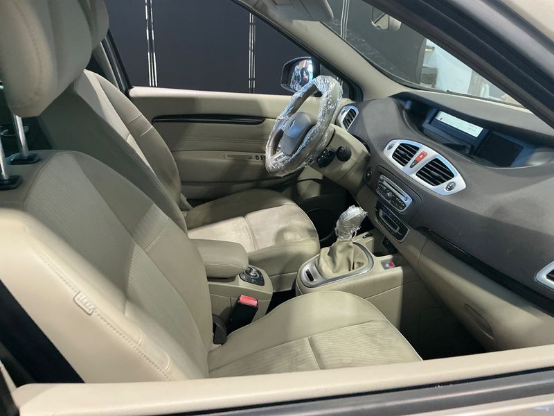 Renault Scenic 2.0 Privilege — zdjęcie 3