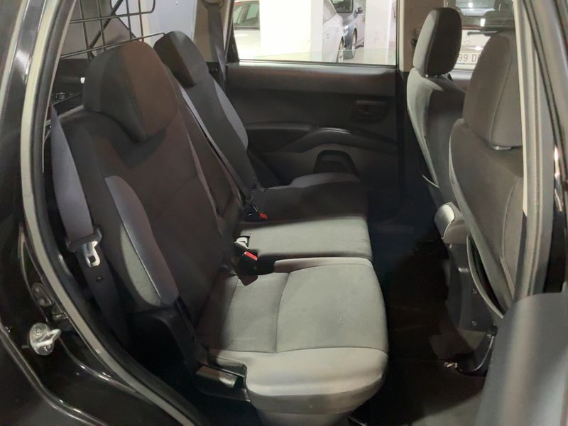 Mitsubishi Outlander 2.0 DI-D Intense — zdjęcie 14