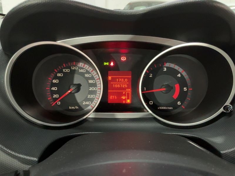 Mitsubishi Outlander 2.0 DI-D Intense — zdjęcie 13