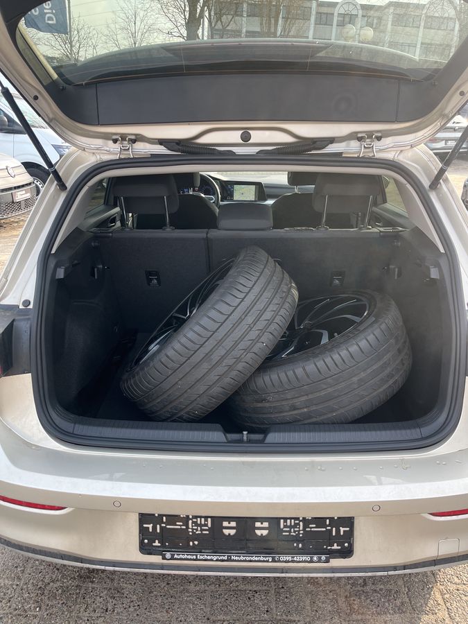 Volkswagen Golf 2024 — photo 10