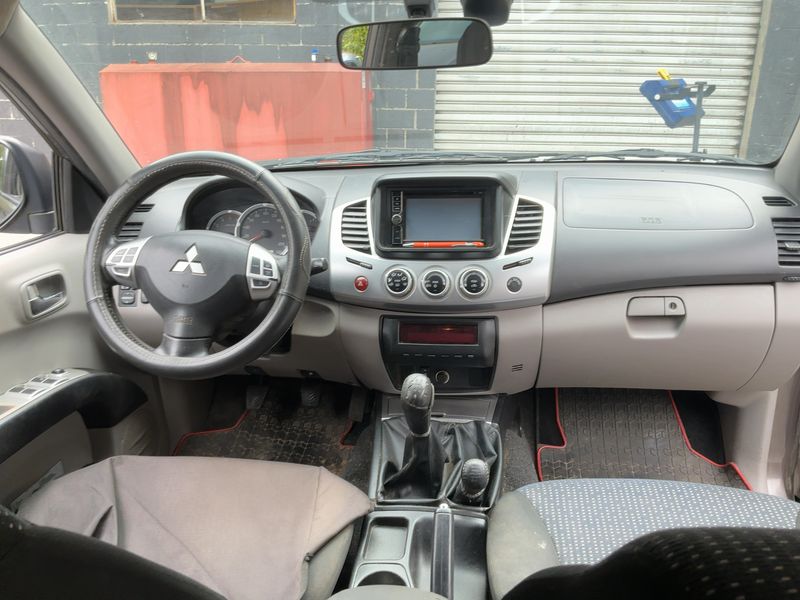 Mitsubishi L 200 2.5 DI-D Intense Doppelkabine 4WD — zdjęcie 12