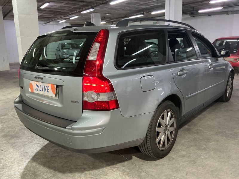 Volvo V50 2.0 D Momentum — zdjęcie 2