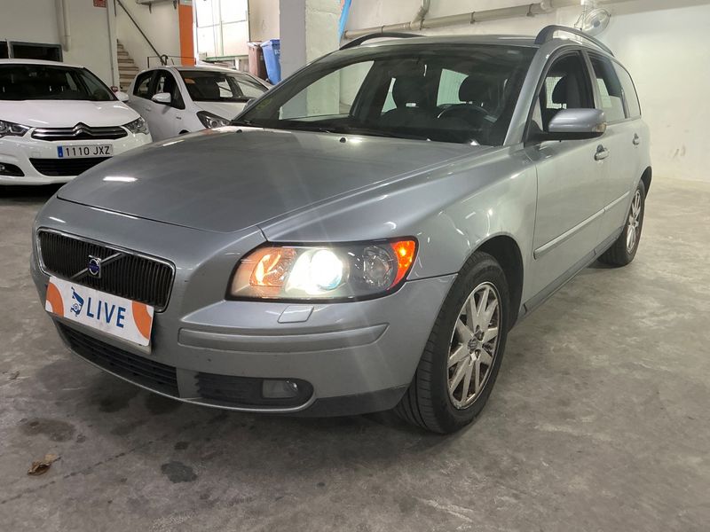Volvo V50 2.0 D Momentum — zdjęcie 1