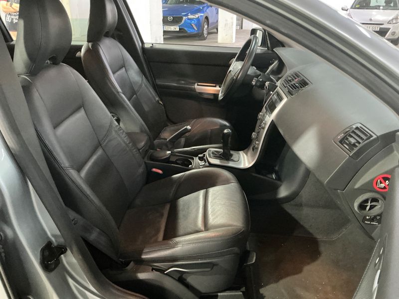 Volvo V50 2.0 D Momentum — zdjęcie 3