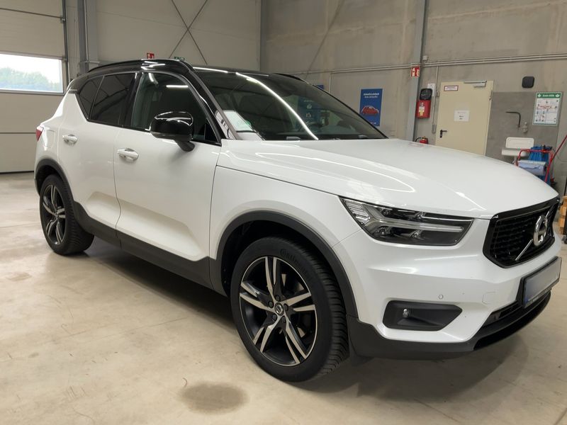 Volvo XC40 2.0 D4 R-Design AWD — zdjęcie 8